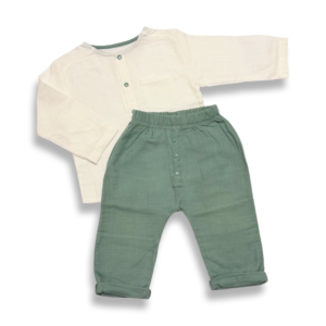 Muslin särk ja püksid.